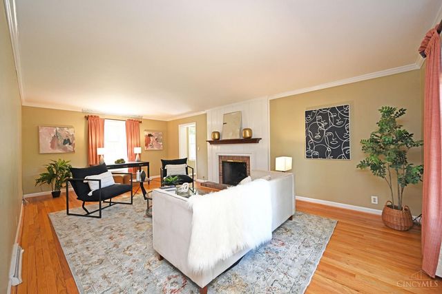 359 Woodknoll Terrace, Wyoming, OH 45215