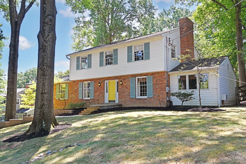359 Woodknoll Terrace, Wyoming, OH 45215