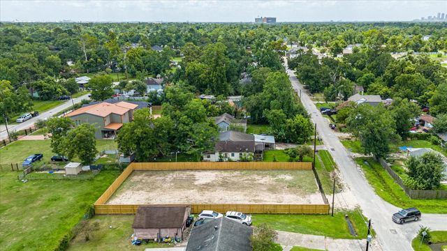 8706 Lawnridge, Houston, TX 77016