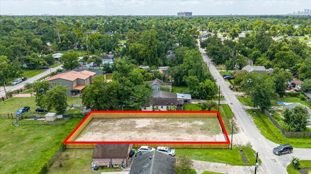 8706 Lawnridge, Houston, TX 77016