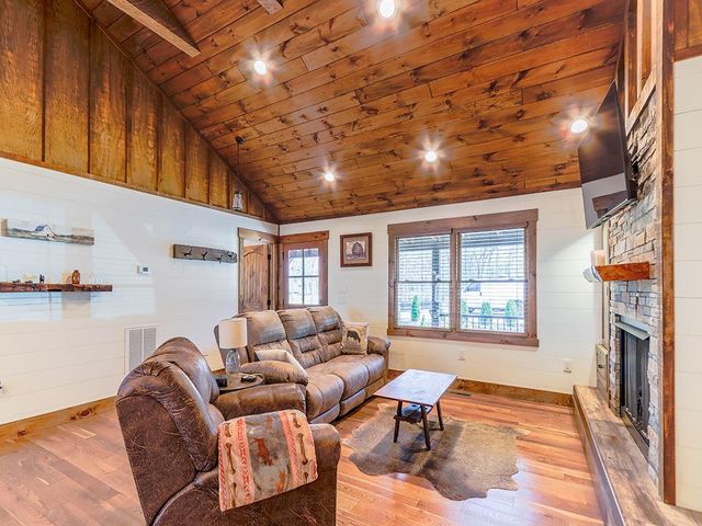 554 SE Tipton Springs Road, Morganton, GA 30560