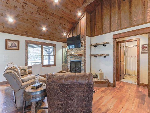 554 SE Tipton Springs Road, Morganton, GA 30560