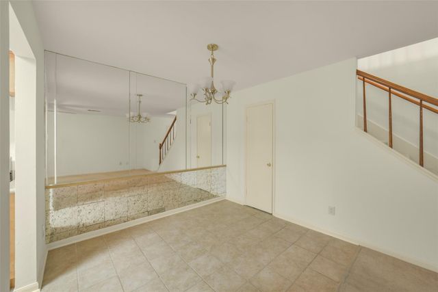 9662 Westview Drive 5, Houston, TX 77055