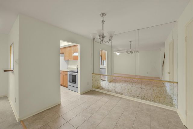 9662 Westview Drive 5, Houston, TX 77055