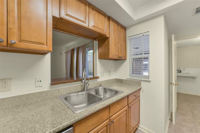 9662 Westview Drive 5, Houston, TX 77055