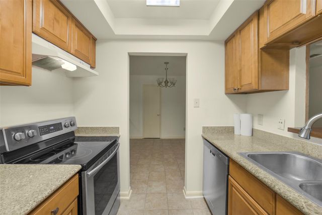 9662 Westview Drive 5, Houston, TX 77055