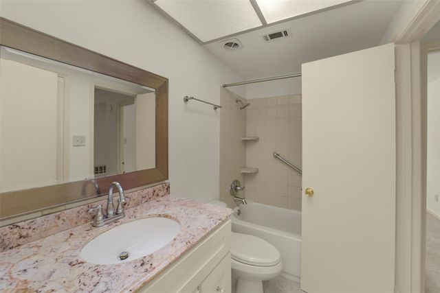 9662 Westview Drive 5, Houston, TX 77055