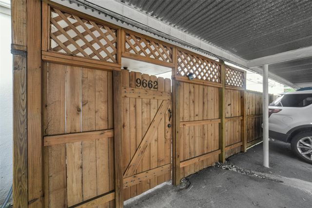 9662 Westview Drive 5, Houston, TX 77055