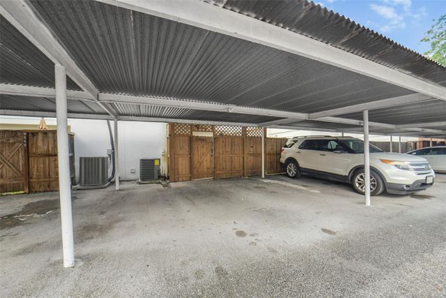 9662 Westview Drive 5, Houston, TX 77055