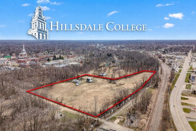 104 Mcclellan Street, Hillsdale, MI 49242