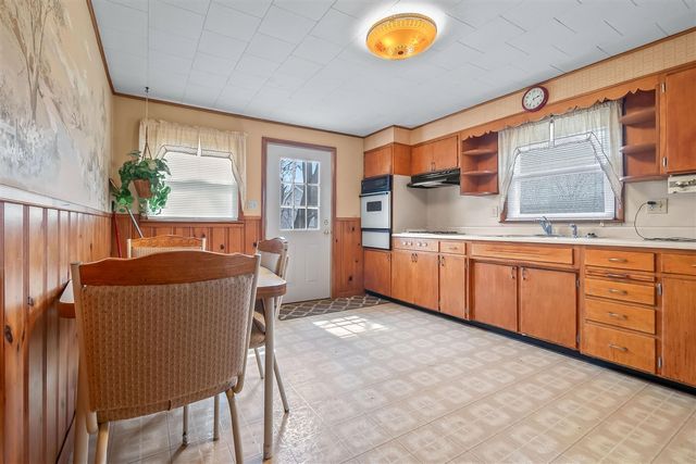 104 Mcclellan Street, Hillsdale, MI 49242