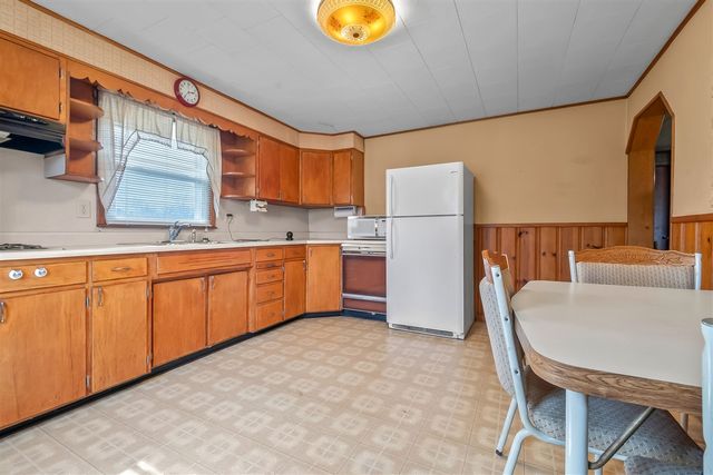 104 Mcclellan Street, Hillsdale, MI 49242