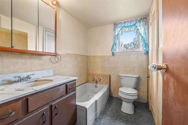 104 Mcclellan Street, Hillsdale, MI 49242