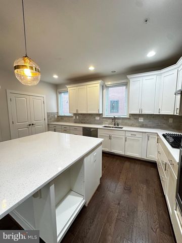 443 NOTTOWAY WALK, Alexandria, VA 22304