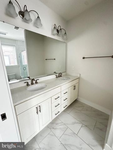 443 NOTTOWAY WALK, Alexandria, VA 22304