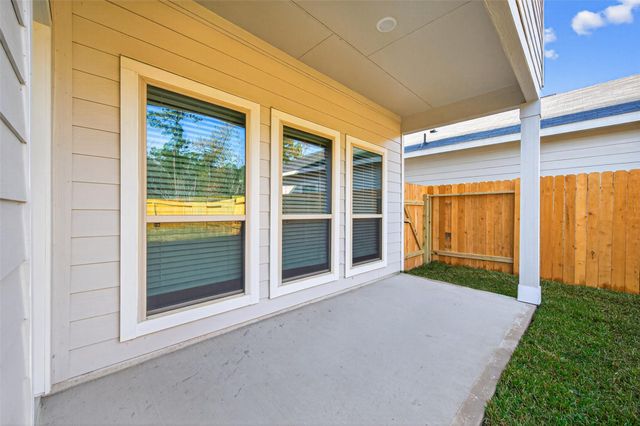 513 Emerald Thicket Lane, Huffman, TX 77336