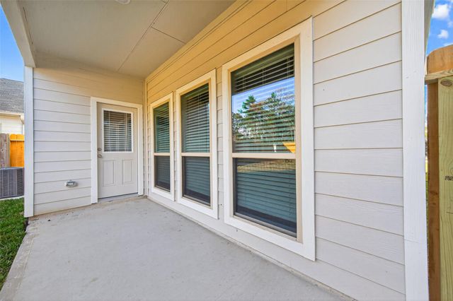 513 Emerald Thicket Lane, Huffman, TX 77336