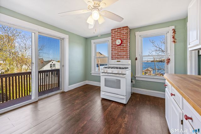 338 Lighthouse Road, New Haven, CT 06512
