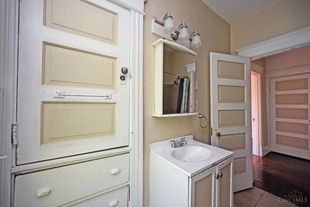 3444 Price Avenue, Cincinnati, OH 45205