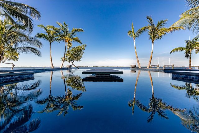 225 Osprey Court, Vero Beach, FL 32963