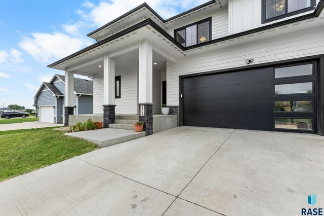 3504 E Broken Arrow St Street, Sioux Falls, SD 57103