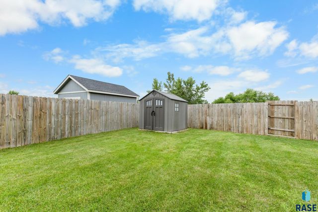 3504 E Broken Arrow St Street, Sioux Falls, SD 57103