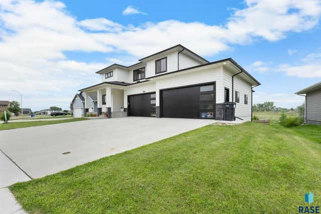 3504 E Broken Arrow St Street, Sioux Falls, SD 57103