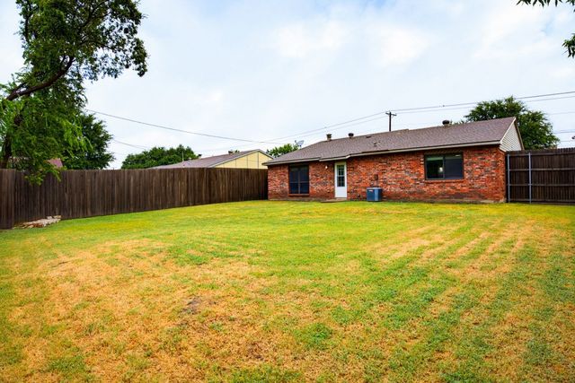 7200 Chapman Drive, North Richland Hills, TX 76182