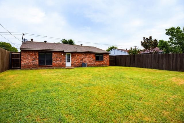 7200 Chapman Drive, North Richland Hills, TX 76182