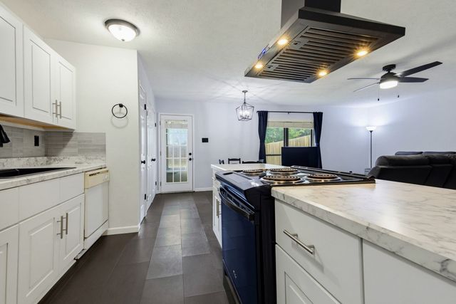 7200 Chapman Drive, North Richland Hills, TX 76182