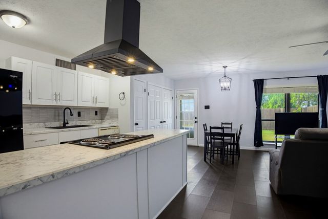 7200 Chapman Drive, North Richland Hills, TX 76182