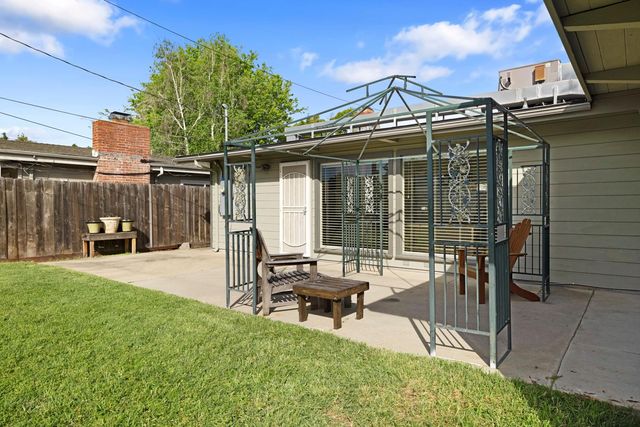 1928 Rosecrans Way, Stockton, CA 95207