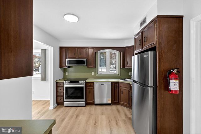 154 E VALLEYBROOK RD, Cherry Hill, NJ 08034