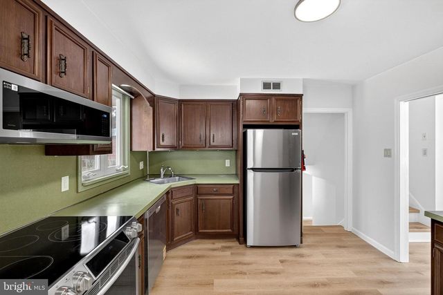 154 E VALLEYBROOK RD, Cherry Hill, NJ 08034