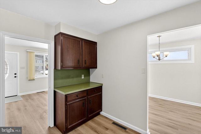 154 E VALLEYBROOK RD, Cherry Hill, NJ 08034