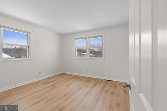 154 E VALLEYBROOK RD, Cherry Hill, NJ 08034