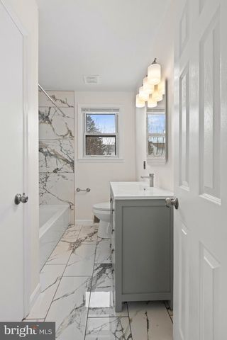 154 E VALLEYBROOK RD, Cherry Hill, NJ 08034