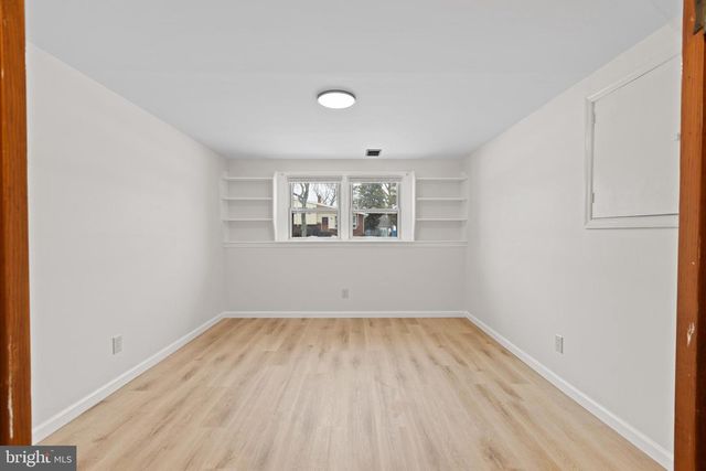 154 E VALLEYBROOK RD, Cherry Hill, NJ 08034