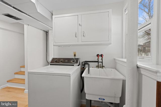 154 E VALLEYBROOK RD, Cherry Hill, NJ 08034