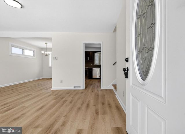 154 E VALLEYBROOK RD, Cherry Hill, NJ 08034