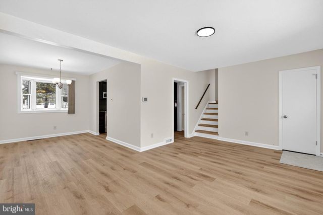 154 E VALLEYBROOK RD, Cherry Hill, NJ 08034