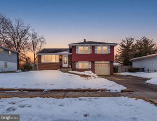 154 E VALLEYBROOK RD, Cherry Hill, NJ 08034