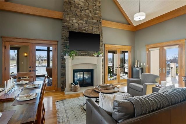 12517 S Harris Road, Lee's Summit, MO 64086