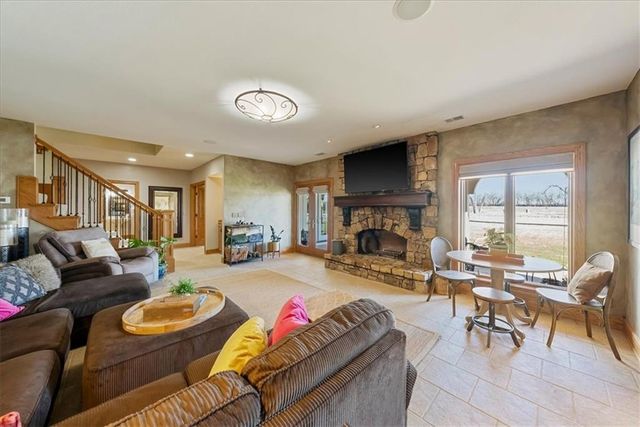 12517 S Harris Road, Lee's Summit, MO 64086