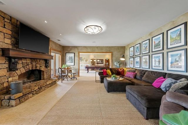 12517 S Harris Road, Lee's Summit, MO 64086