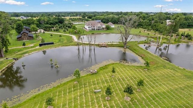 12517 S Harris Road, Lee's Summit, MO 64086