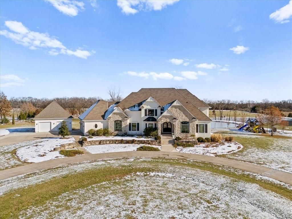 12517 S Harris Road, Lee's Summit, MO 64086