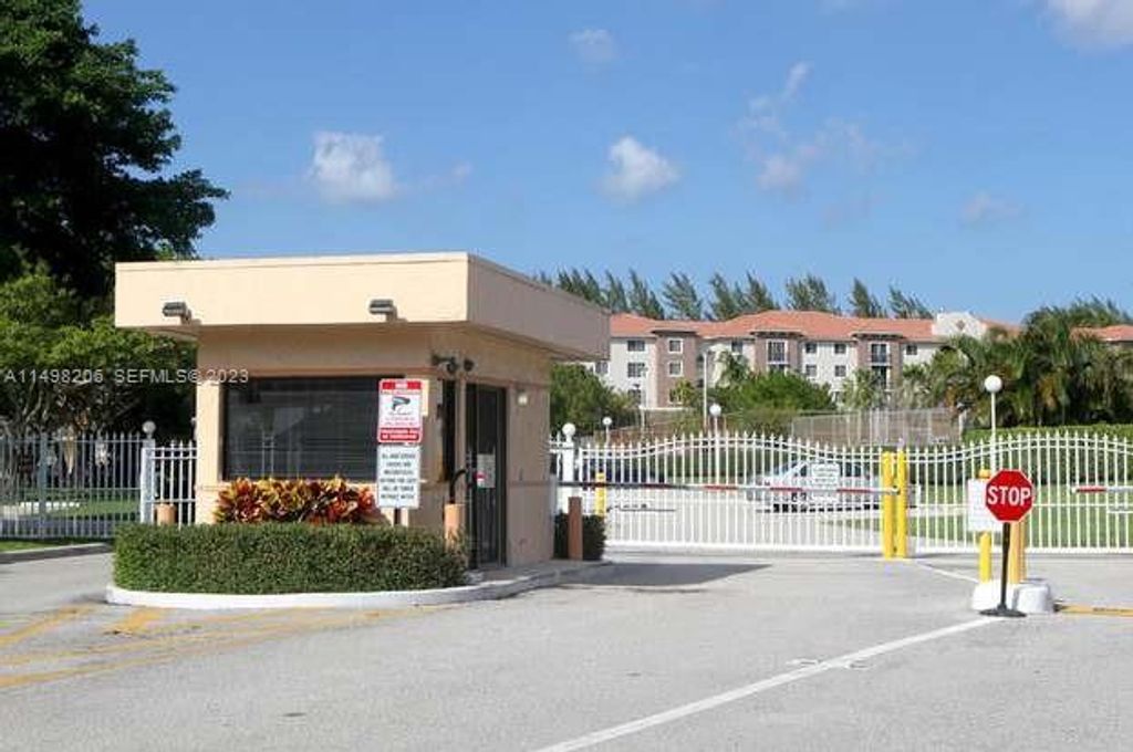 480 Executive Center Drive 4L, West Palm Beach, FL 33401