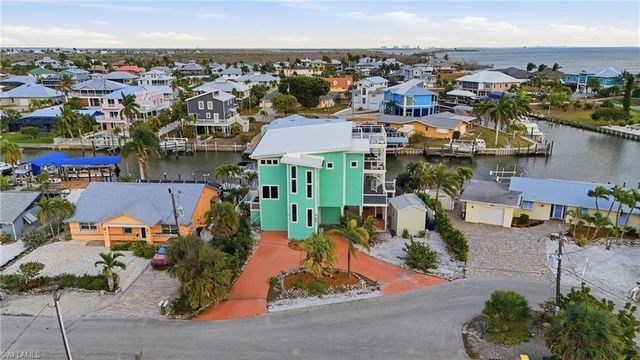 2300 Sycamore ST, St. James City, FL 33956