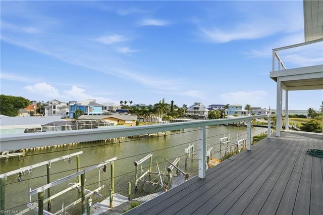 2300 Sycamore ST, St. James City, FL 33956